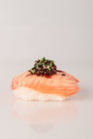 Nigiri Salmon Flamed (2 pieces)